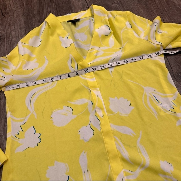 Halogen Yellow Floral Print Blouse V-Neck Button Front Long Sleeve Career Office - Picture 6 of 9